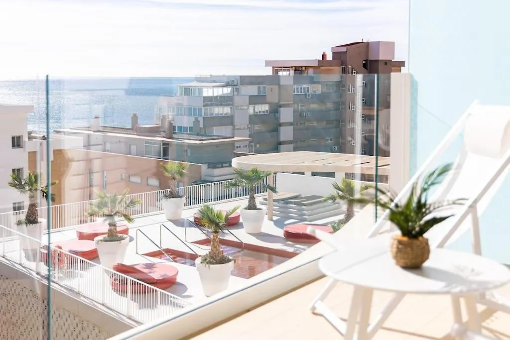 아파트 Ensuite Sea & Pool Views With Private Parking 푸엔히롤라