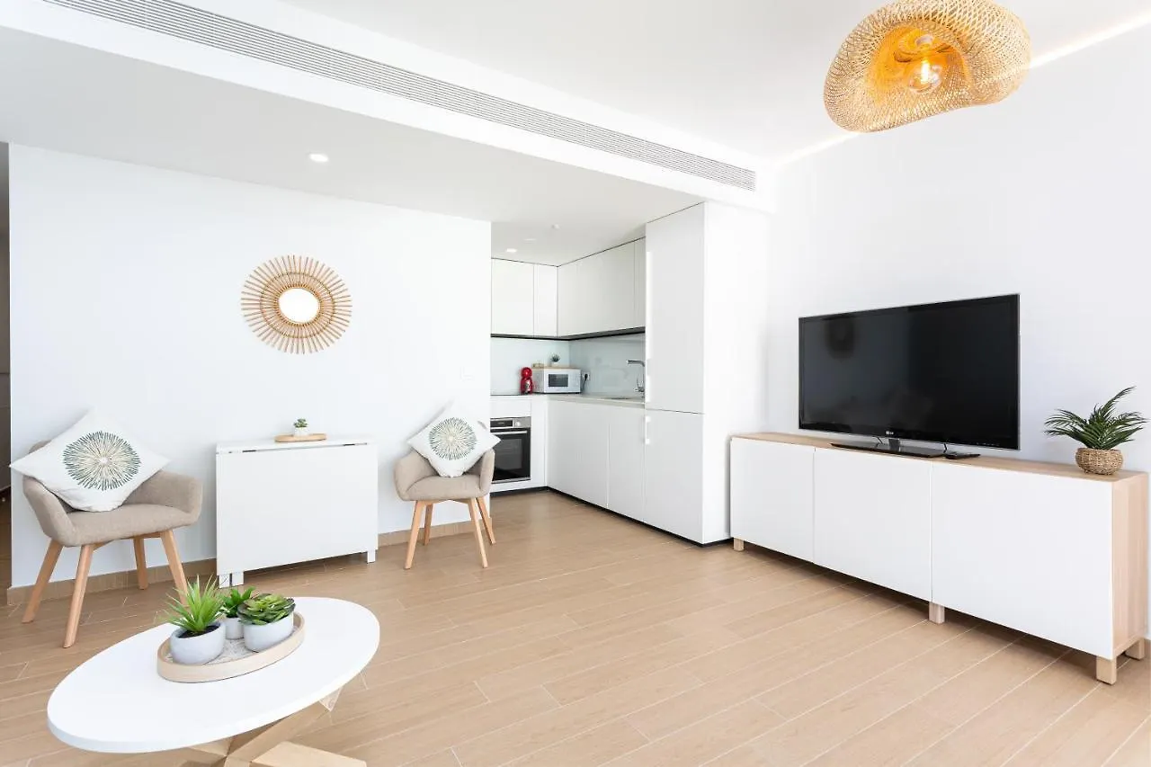 아파트 Ensuite Sea & Pool Views With Private Parking 푸엔히롤라 스페인